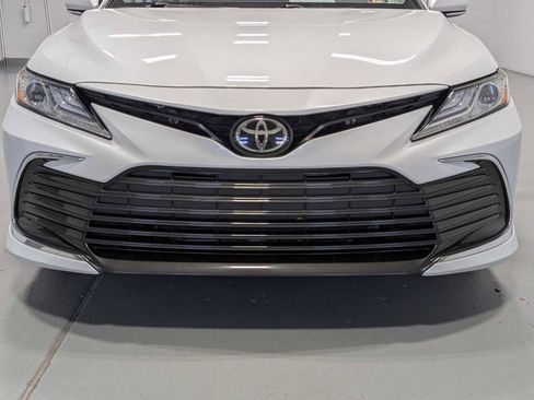 Used 2021 Toyota Camry XLE image 2