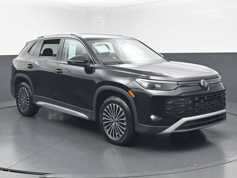 Used 2025 Volkswagen Tiguan S FWD image 4