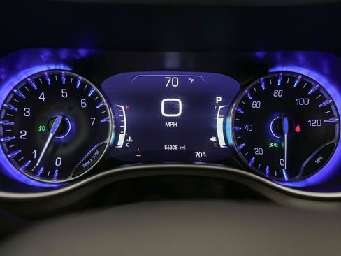 Used 2025 Chrysler Pacifica Select FWD image 38