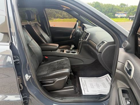 Used 2018 Jeep Grand Cherokee Altitude RWD image 28