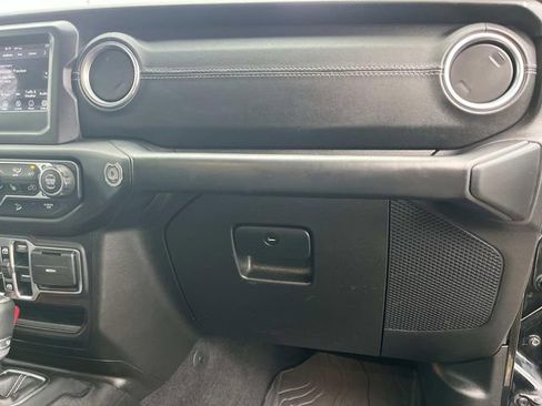 Used 2019 Jeep Wrangler Unlimited Sahara w/ Cold Weather Group image 27