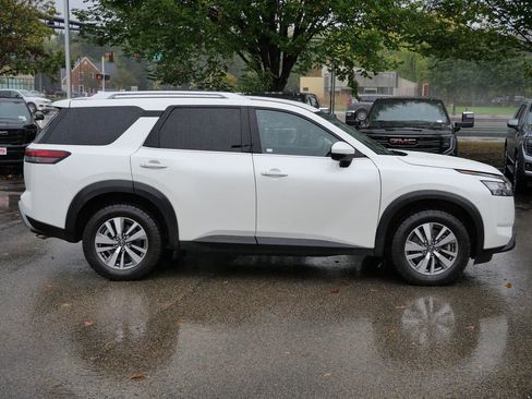 Used 2023 Nissan Pathfinder SL image 10
