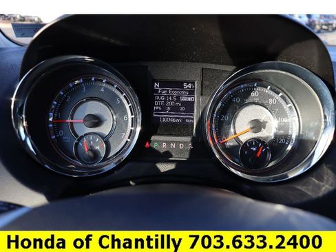 Used 2013 Chrysler Town & Country Touring-L image 9