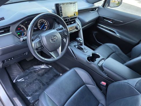 Used 2022 Toyota Venza LE image 10