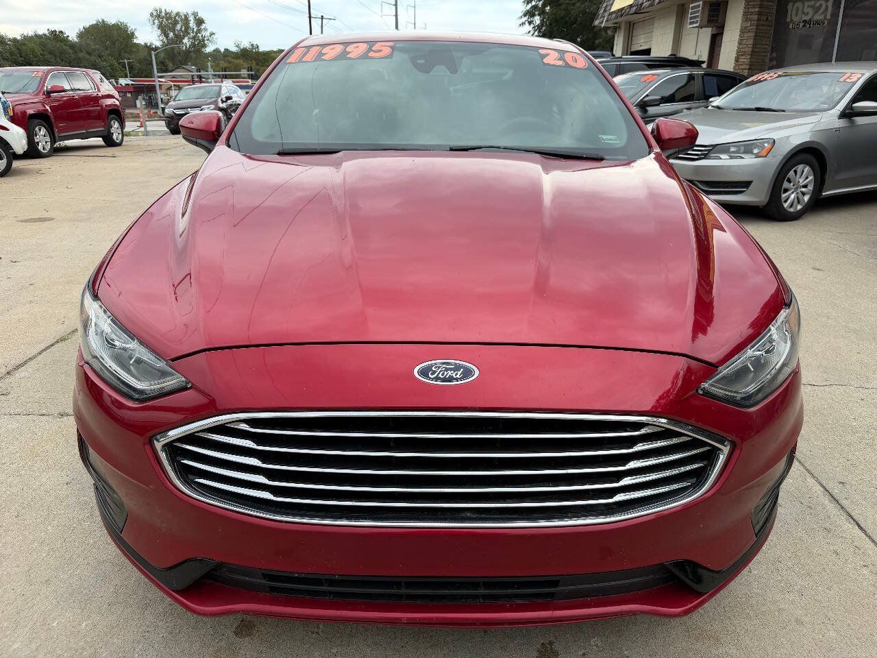 Used 2020 Ford Fusion SE FWD image 2