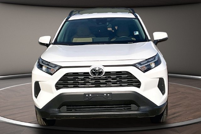 Used 2025 Toyota RAV4 XLE AWD/4WD image 3