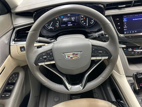 Used 2023 Cadillac XT6 Premium Luxury w/ Technology Package AWD/4WD image 13