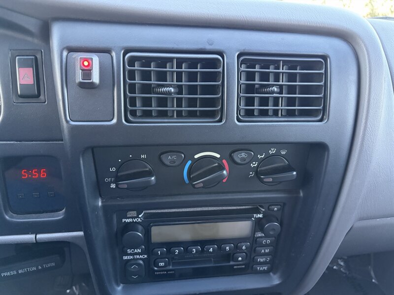 Used 2002 Toyota Tacoma PreRunner w/ SR5 Pkg w/ Chrome Pkg RWD image 18