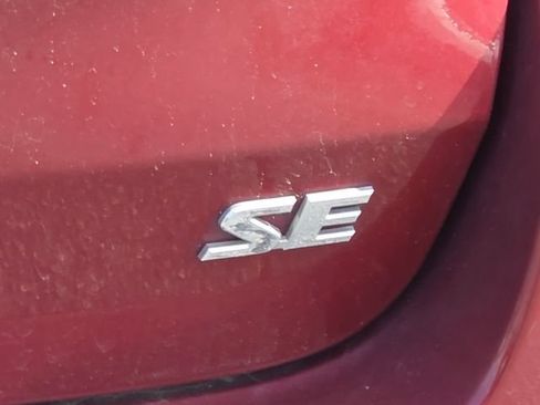 Used 2018 Toyota Highlander SE FWD image 11