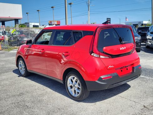 Used 2022 Kia Soul LX w/ Technology Package FWD image 8