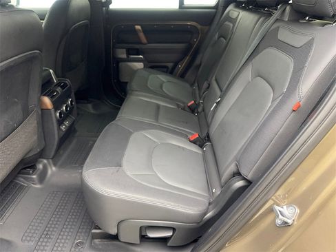 Used 2023 Land Rover Defender 130 X-Dynamic SE image 33