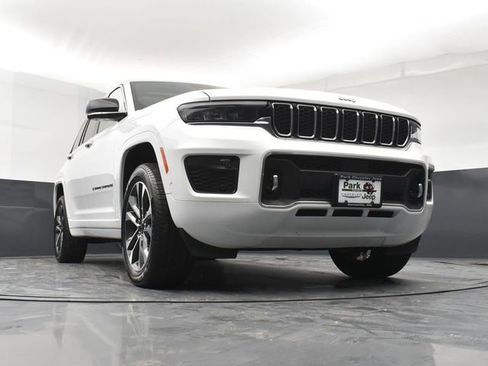 Used 2023 Jeep Grand Cherokee Overland w/ Luxury Tech Group IV AWD/4WD image 19