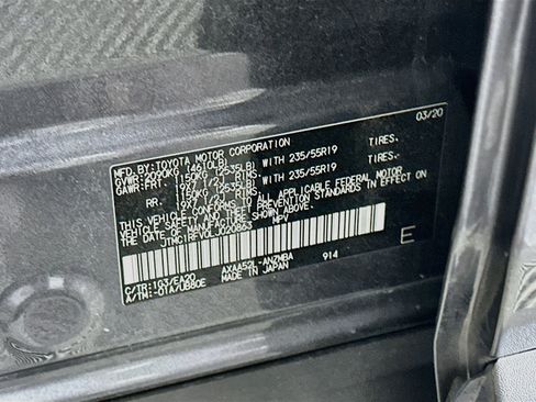 Used 2020 Toyota RAV4 XLE Premium FWD image 12