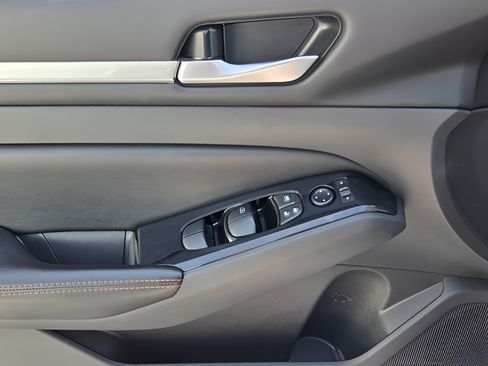 Used 2024 Nissan Altima 2.5 SR FWD image 27