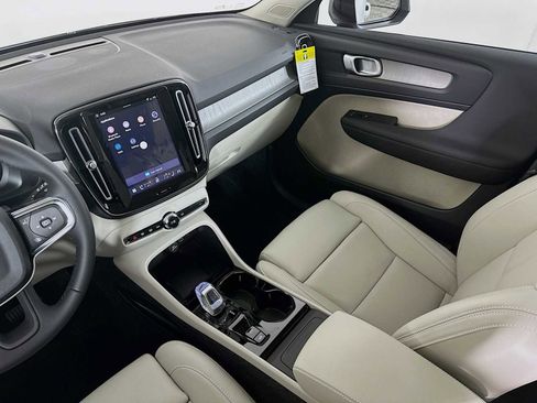 New 2026 Volvo XC40 B5 Plus w/ Protection Package Premier image 21