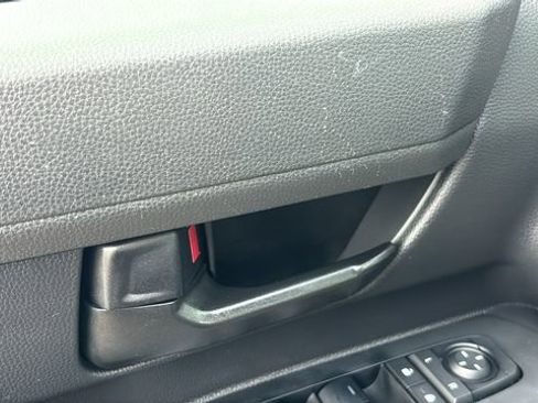 Used 2025 Toyota Tacoma SR5 AWD/4WD image 10