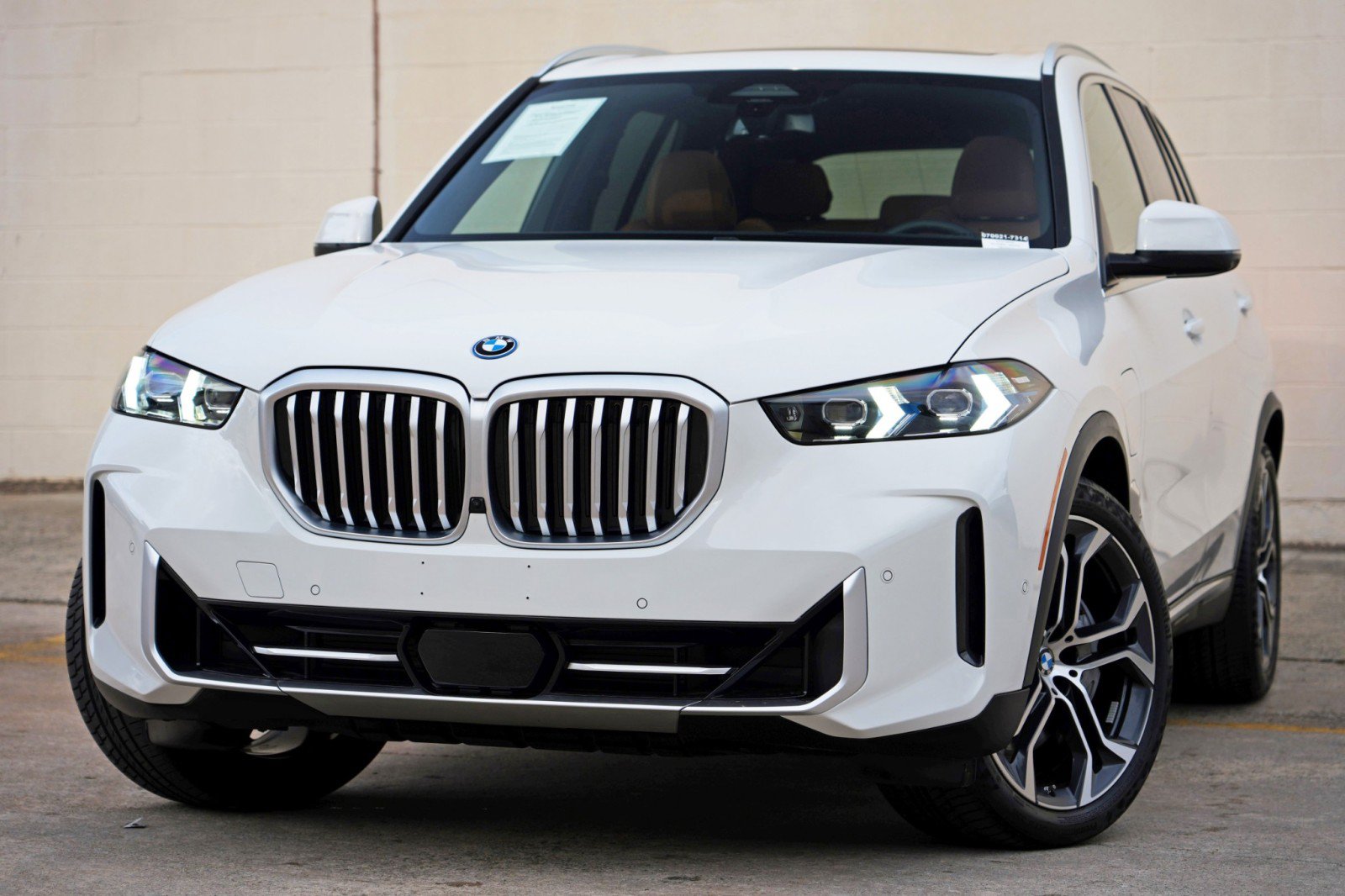 Used 2026 BMW X5 xDrive50e w/ Premium Package AWD/4WD image 3