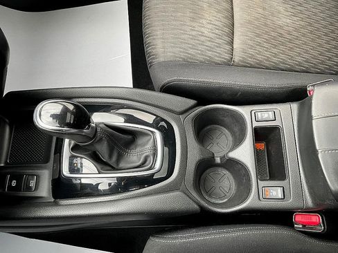 Used 2019 Nissan Rogue SV w/ Sun & Sound Touring Package image 23