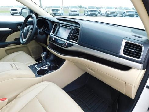 Used 2014 Toyota Highlander XLE image 8