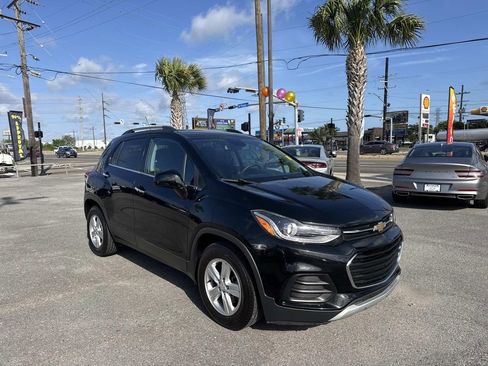Certified 2019 Chevrolet Trax LT w/ LT Convenience Package image 1