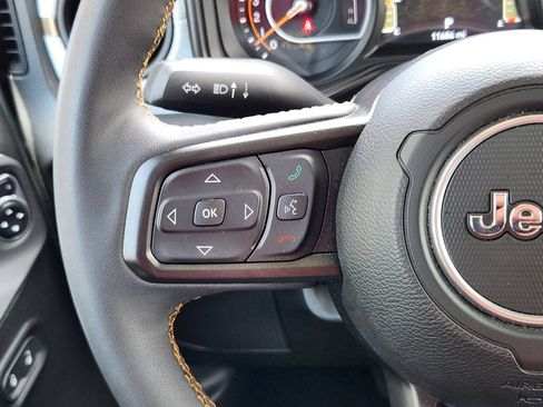 Used 2024 Jeep Gladiator Sport AWD/4WD image 17