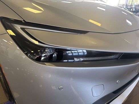 New 2025 Toyota Prius Plug-In Hybrid image 10