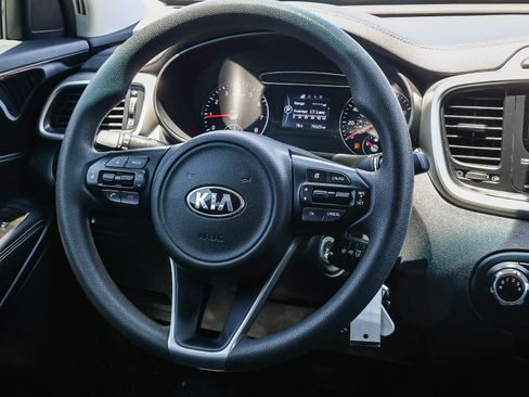 Used 2018 Kia Sorento L FWD image 16
