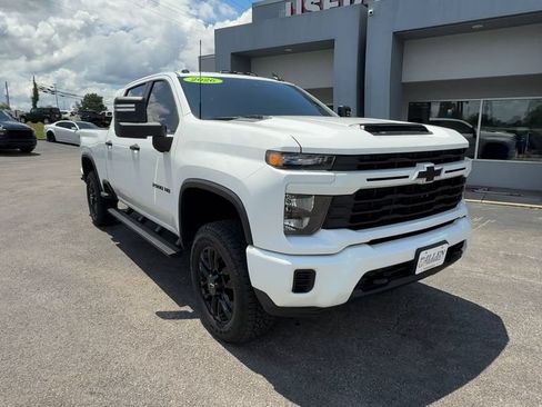 Used 2026 Chevrolet Silverado 2500 Custom w/ Custom Convenience Package AWD/4WD image 9