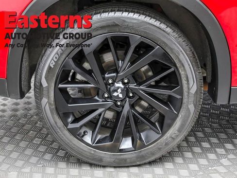 Used 2023 Mitsubishi Outlander SE image 30