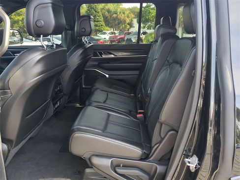 Used 2022 Jeep Wagoneer Series I image 15