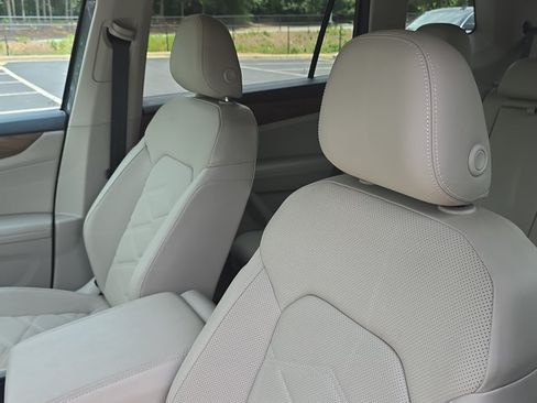 Used 2024 Volkswagen Atlas SE FWD image 17