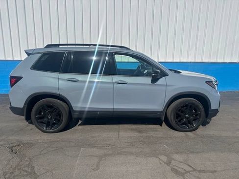 Used 2024 Honda Passport Black Edition image 1
