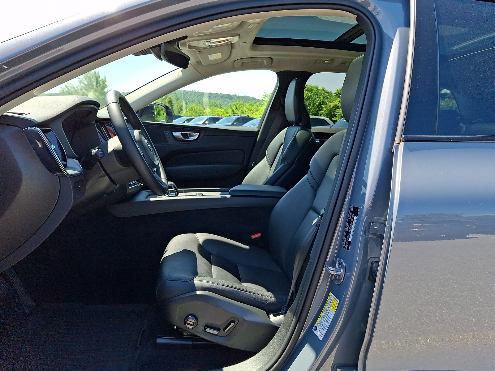 Certified 2024 Volvo XC60 B5 Core w/ Protection Package Premier AWD/4WD image 14