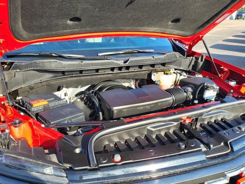 Used 2024 Chevrolet Silverado 1500 ZR2 w/ Technology Package image 33