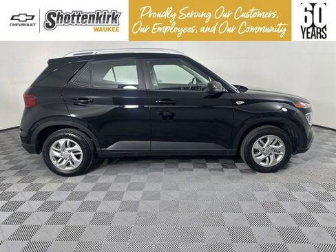 Used 2020 Hyundai Venue SEL image 2