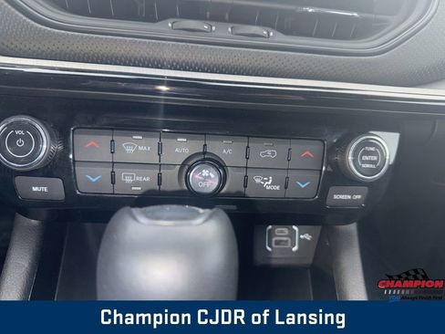 Used 2025 Jeep Compass Trailhawk image 35