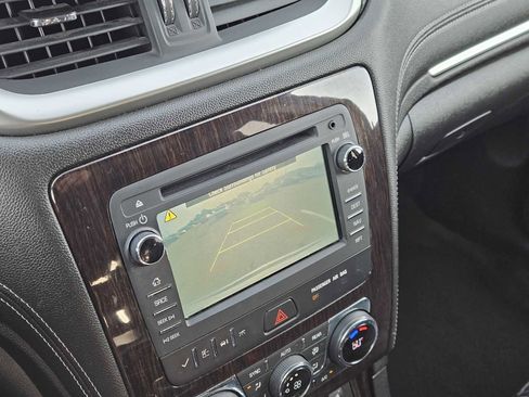 Used 2017 Chevrolet Traverse LT image 17