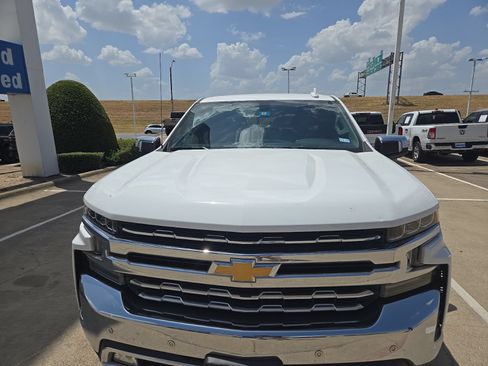 Used 2020 Chevrolet Silverado 1500 LTZ AWD/4WD image 2