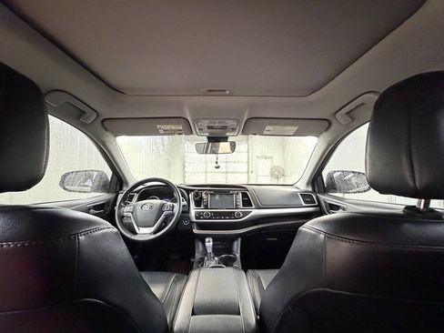 Used 2018 Toyota Highlander XLE FWD image 24