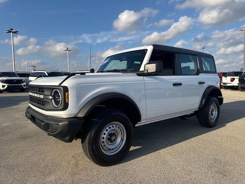 New 2025 Ford Bronco 4-Door image 1