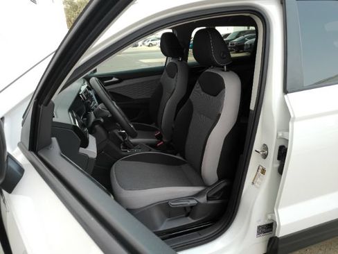 Used 2024 Volkswagen Taos S FWD image 13