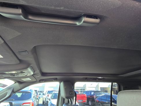 Used 2023 Chevrolet Suburban LT w/ Luxury Package image 20