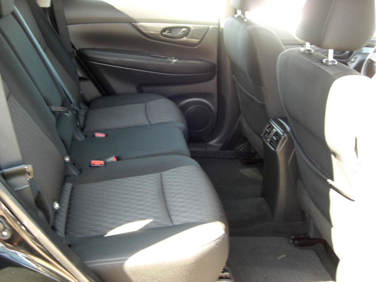 Used 2019 Nissan Rogue S FWD image 18