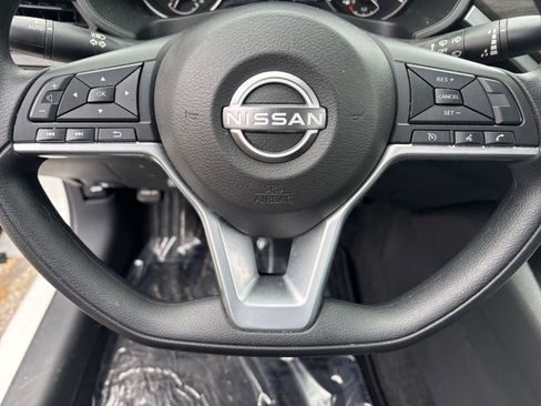 Used 2025 Nissan Altima 2.5 SV image 30