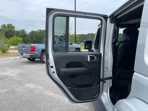 Used 2024 Jeep Wrangler Unlimited Sahara w/ Technology Group AWD/4WD image 50