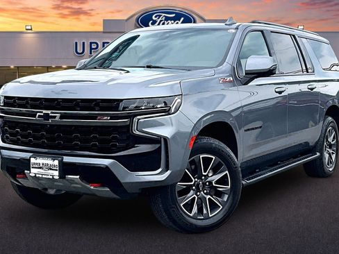 Used 2022 Chevrolet Suburban Z71 w/ Luxury Package AWD/4WD image 12