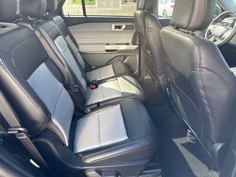 Used 2023 Ford Explorer XLT w/ Equipment Group 202A AWD/4WD image 32