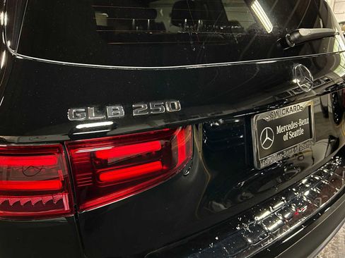New 2026 Mercedes-Benz GLB 250 4MATIC image 14