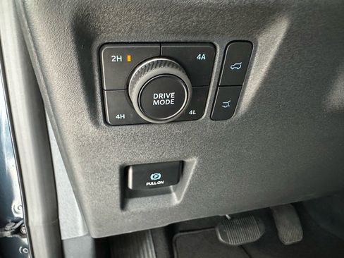 Certified 2025 Ford Expedition Active AWD/4WD image 30