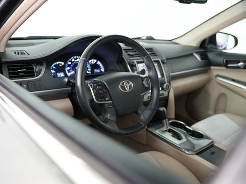Used 2013 Toyota Camry XLE w/ Leather Pkg FWD image 6